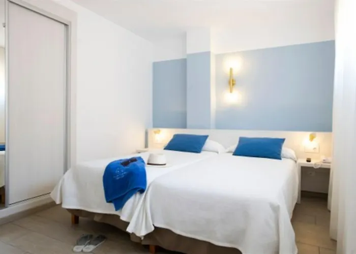 Flor Almendros Παγκουέρα