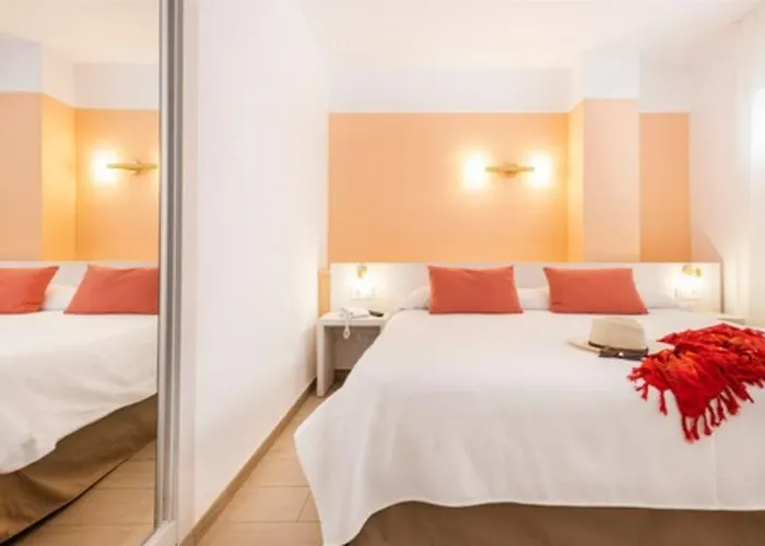 Flor Almendros فندق باغيرا