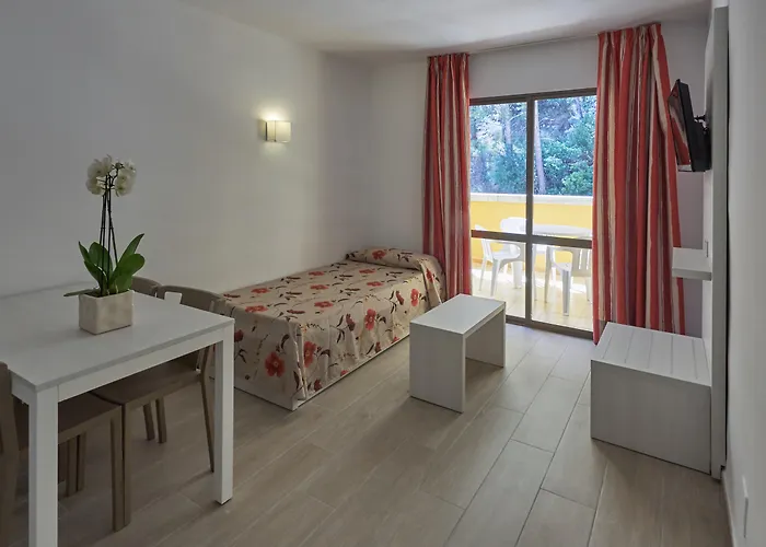 Flor Almendros 3* باغيرا