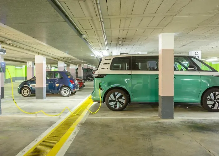 Flor Almendros فندق باغيرا