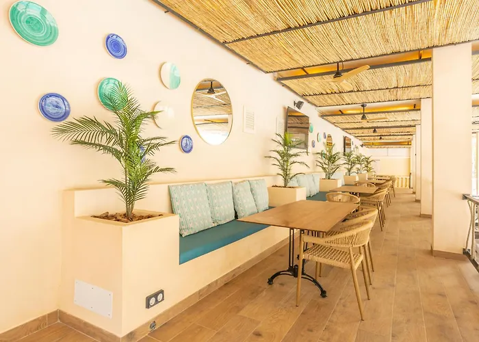 Flor Almendros فندق 3*