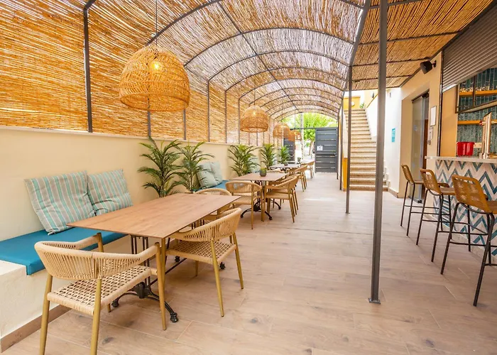 Flor Almendros فندق