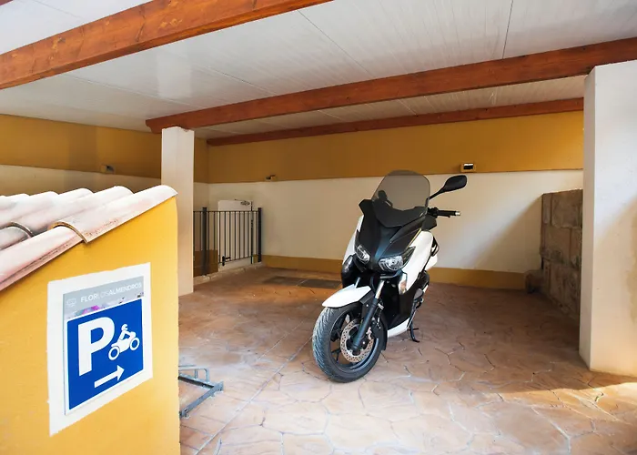 Flor Almendros فندق