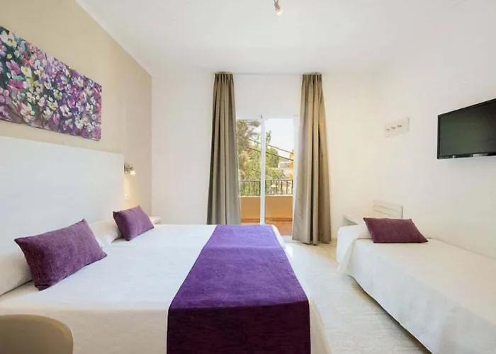 Flor Almendros فندق باغيرا