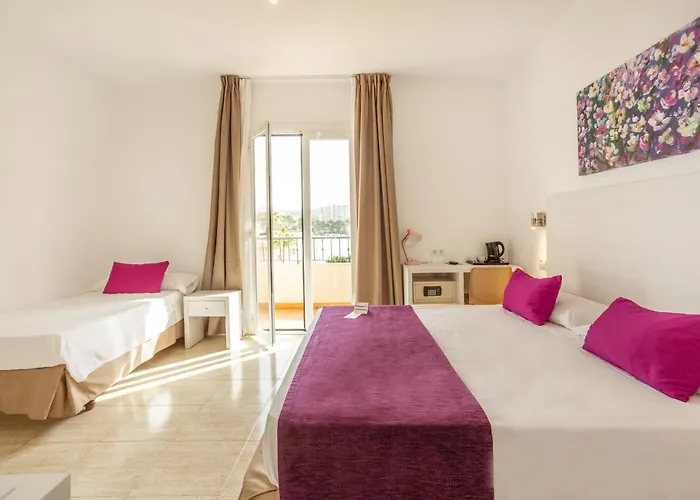 Flor Almendros 3* باغيرا