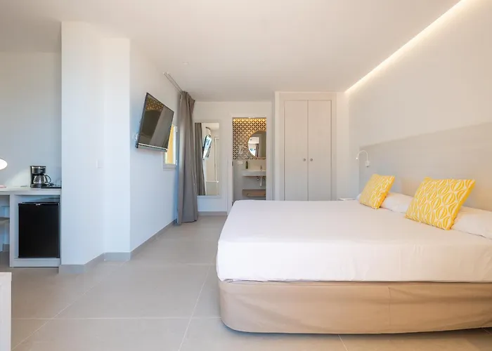 Flor Almendros فندق 3*