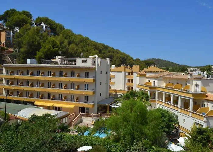 Flor Almendros 3* باغيرا