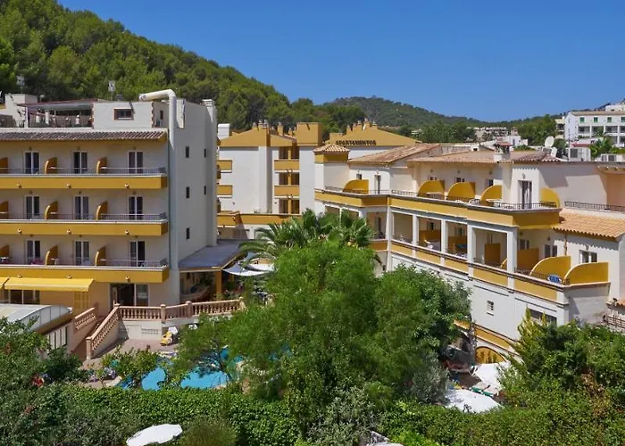 Flor Almendros 3* باغيرا