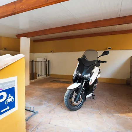 Flor Almendros Szálloda