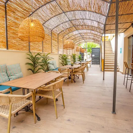 Flor Almendros Hotel